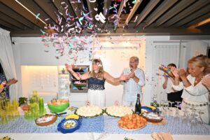 FB_IMG_1752663019783-300x200 "Capri, non Amour" – Una notte di emozioni, gusto e amicizia sulla Terrazza Zungri per il compleanno di Imma